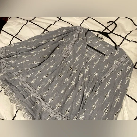 American Eagle Outfitters blouse in large - Picture 2 of 3